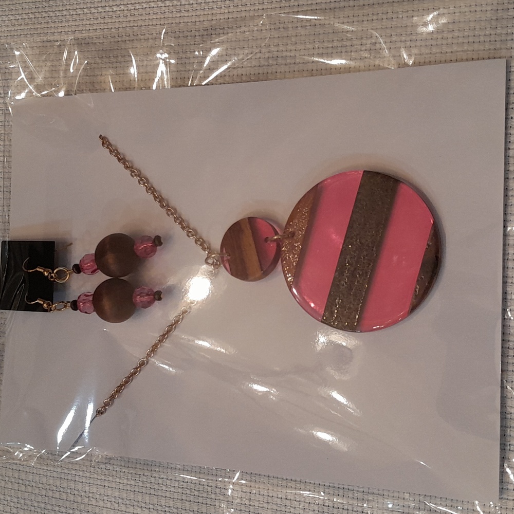 Pink and wooden beaded necklace and earrings set with gold chain